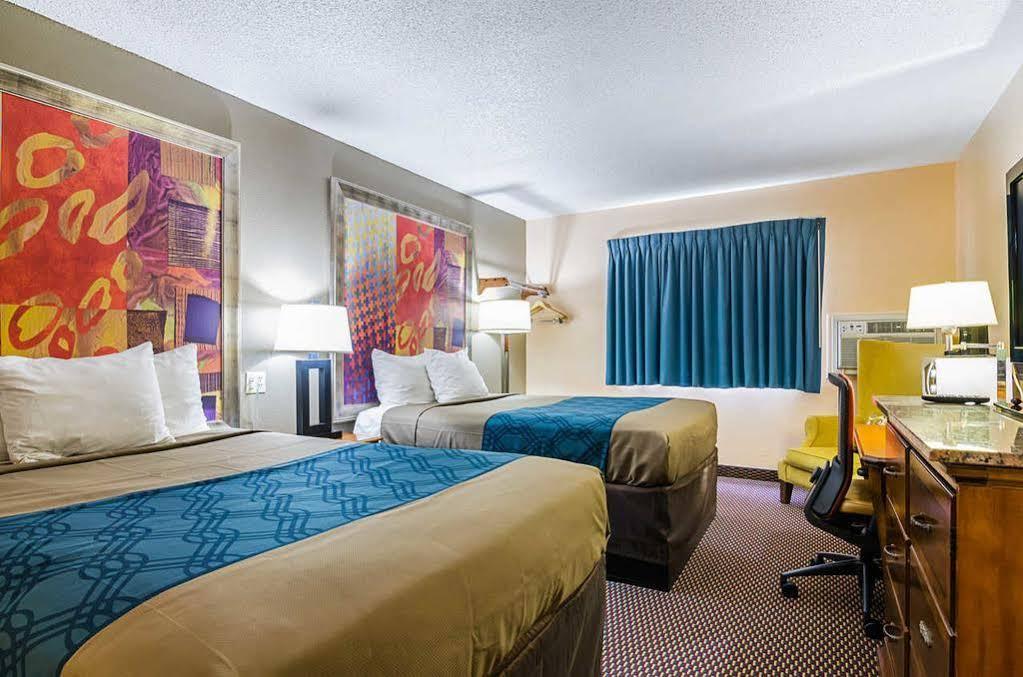 Hotel Baymont By Wyndham Hutchinson Esterno foto