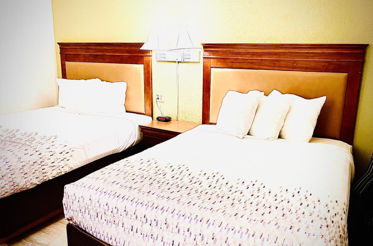 Hotel Baymont By Wyndham Hutchinson Esterno foto