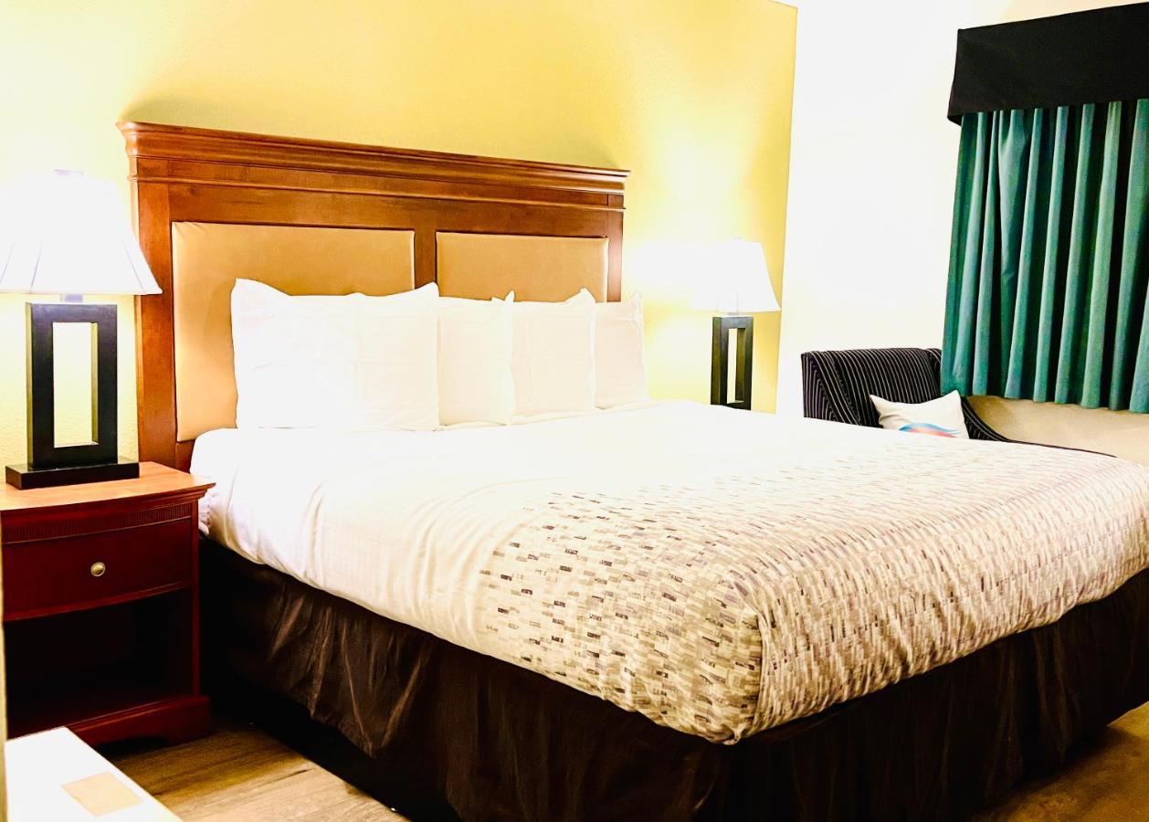 Hotel Baymont By Wyndham Hutchinson Esterno foto