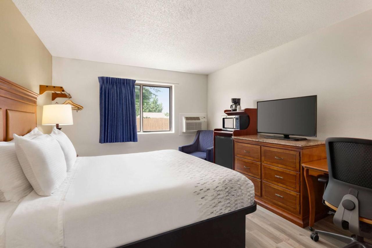 Hotel Baymont By Wyndham Hutchinson Esterno foto